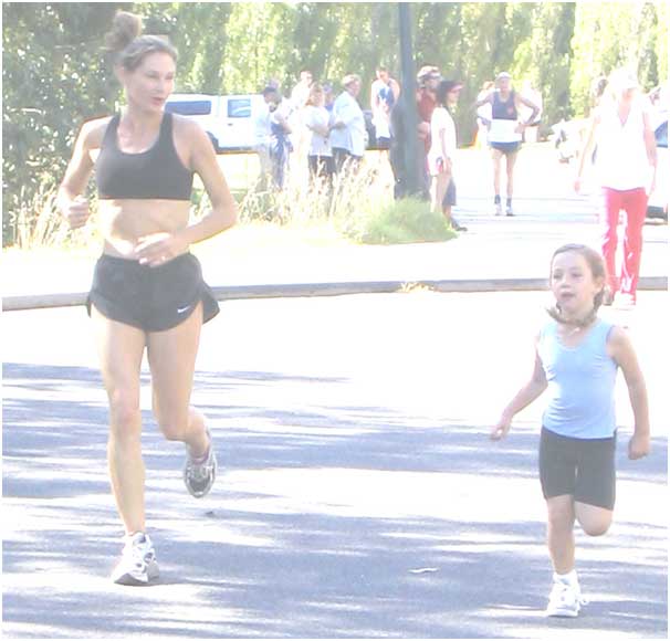 2004 Community Fun Run – Lee Graham running with Daughter Erin